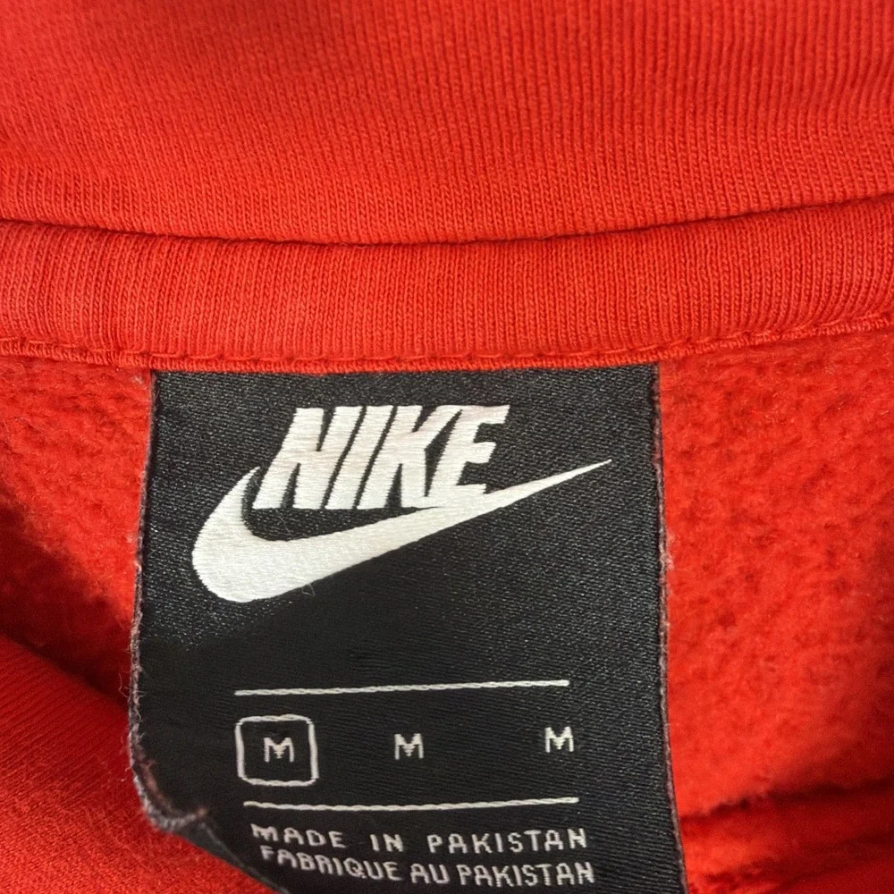 Nike Sportswear Club Pullover Hoodie Sweatshirt Red Size Medium Classic Athletic